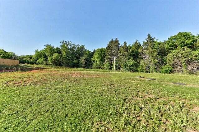 9749 Livingston Rd, Edmond, OK 73025 - view of green lawn