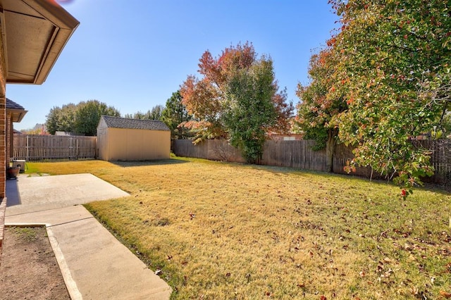 924 Regal Rd, Yukon, OK 73099 - view of yard with a patio area