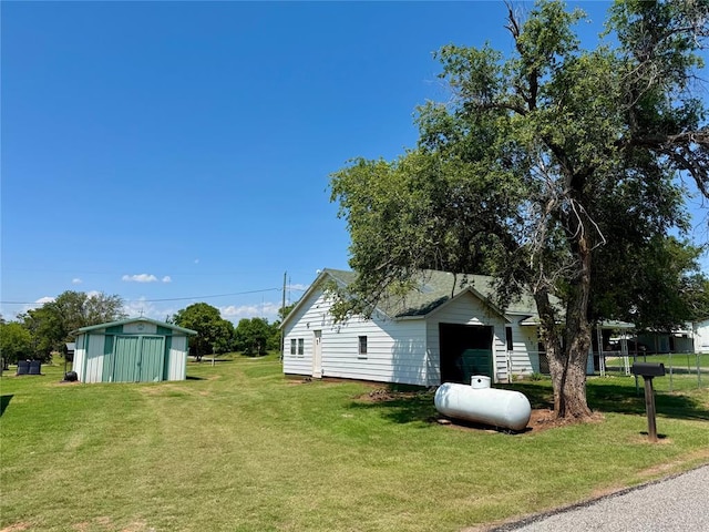 321 E Ninth St, Leedey, OK 73654 - view of green lawn