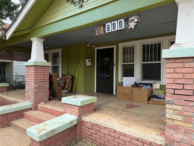 711 E Walnut St, Altus, OK 73521 - view of exterior entry