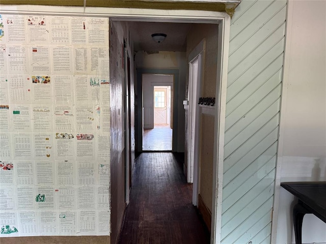711 E Walnut St, Altus, OK 73521 - hallway with dark wood-style floors