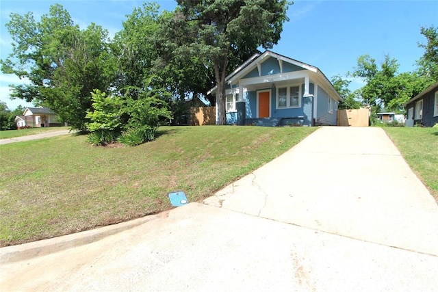 1016 N Louisa Ave, Shawnee, OK 74801 - view of front of home featuring driveway and a front lawn
