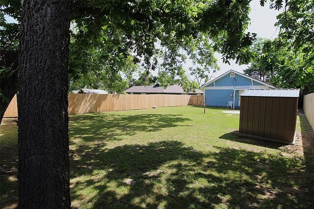 1016 N Louisa Ave, Shawnee, OK 74801 - view of yard with a storage unit and an outdoor structure