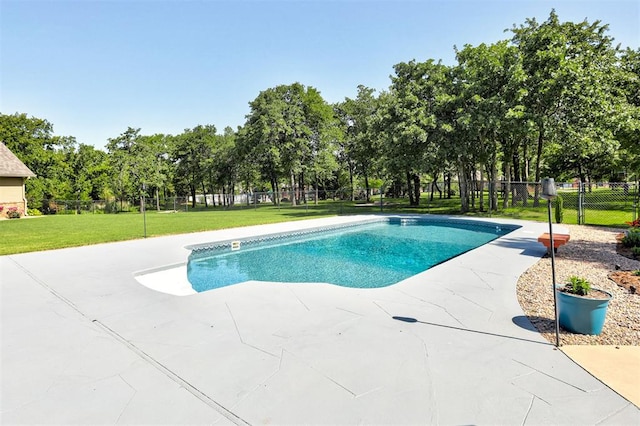 16371 Sandstone Cir, Choctaw, OK 73020 - view of swimming pool with a patio and view of scattered trees