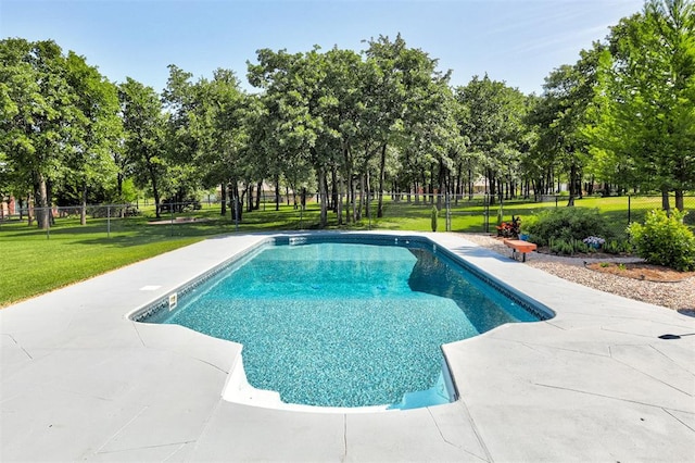 16371 Sandstone Cir, Choctaw, OK 73020 - outdoor pool with view of wooded area