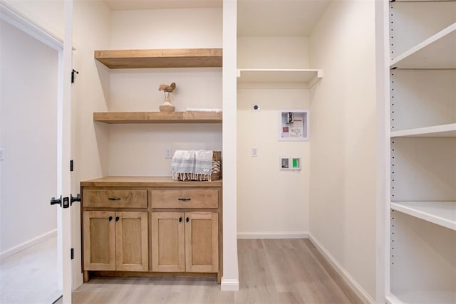 577 S Fretz Ave, Edmond, OK 73003 - laundry area with electric dryer hookup, light wood-style flooring, washer hookup, and baseboards