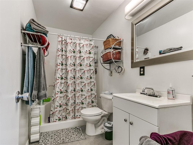 full bath featuring vanity, curtained shower, and toilet