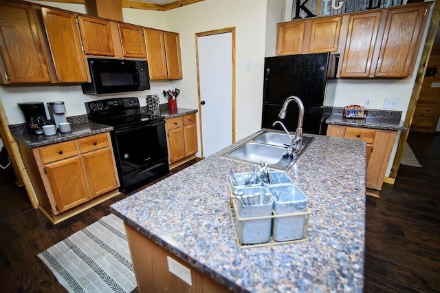 78 Lionfish Rd, Broken Bow, OK 74728 - kitchen featuring black appliances, a sink, dark wood-style floors, brown cabinets, and dark countertops