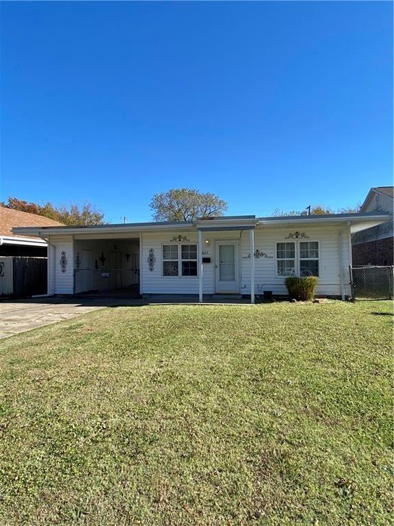 ranch-style house with concrete driveway and an attached carport
