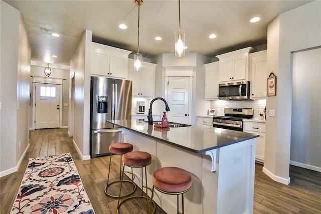 1425 NW 12th St, Newcastle, OK 73065 - kitchen with appliances with stainless steel finishes, a sink, dark wood-style flooring, baseboards, and recessed lighting