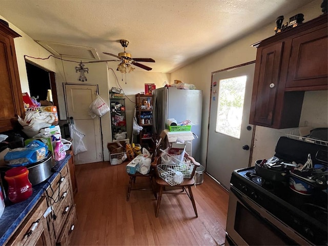 6616 SW 134th St, Oklahoma City, OK 73173 - kitchen featuring gas stove, freestanding refrigerator, light wood-style flooring, ceiling fan, and a textured ceiling