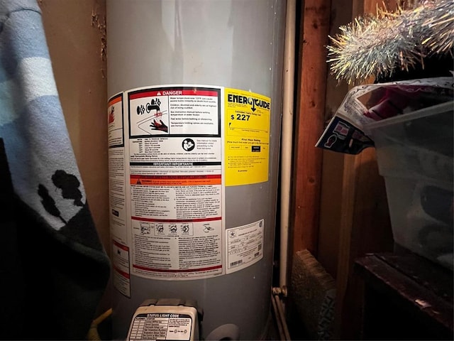 6616 SW 134th St, Oklahoma City, OK 73173 - utility room with water heater