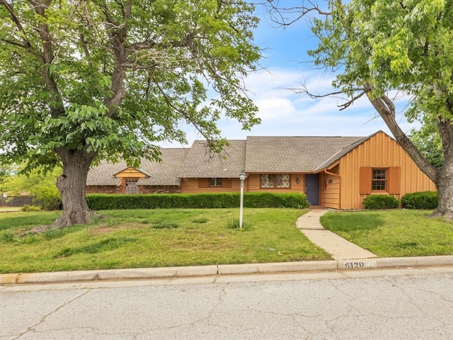 6120 Kingston Rd, Oklahoma City, OK 73122 - view of front of property with a front lawn and a shingled roof