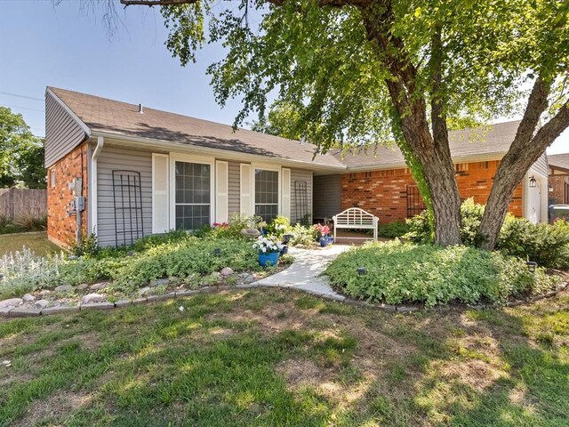 2113 Castle Rock, Edmond, OK 73003 - ranch-style home featuring fence and brick siding
