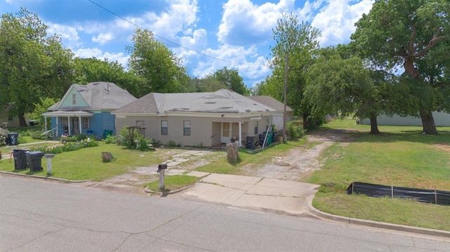 430 SW 11th St, Oklahoma City, OK 73109 - view of front of house featuring dirt driveway and a front lawn