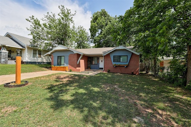 1316 W Logan Ave, Guthrie, OK 73044 - view of front of property featuring brick siding
