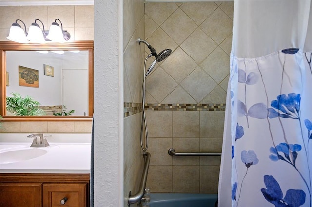 2590 Old 21 Rd, Idabel, OK 74745 - bathroom with vanity and shower / tub combo with curtain