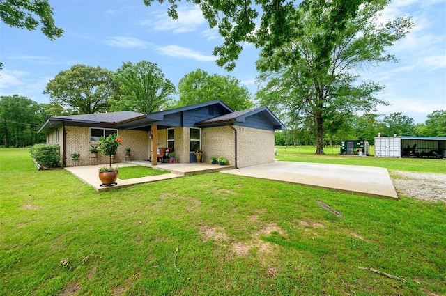 2590 Old 21 Rd, Idabel, OK 74745 - mid-century home featuring brick siding and a front lawn
