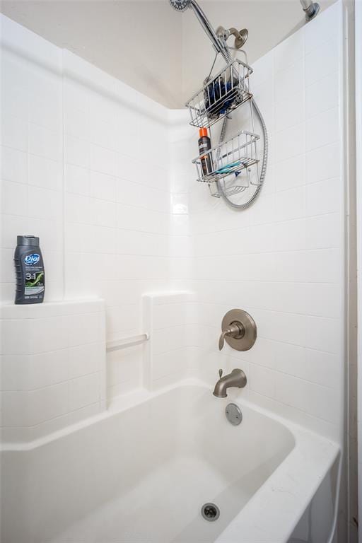 1528 Fawn Run Xing, Norman, OK 73071 - full bathroom featuring shower / bath combination