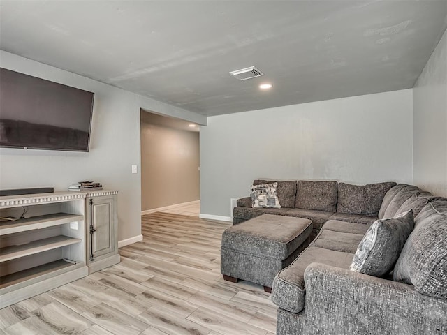 813 Branchwood Ct, Norman, OK 73072 - living area featuring light wood-style flooring, baseboards, and recessed lighting