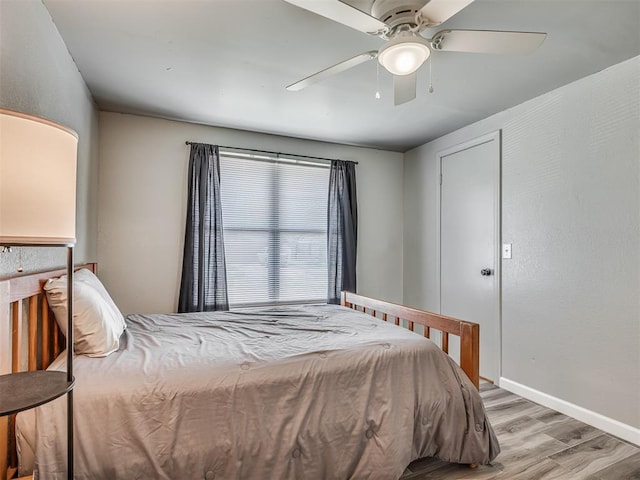813 Branchwood Ct, Norman, OK 73072 - bedroom featuring light wood-type flooring, baseboards, and a ceiling fan