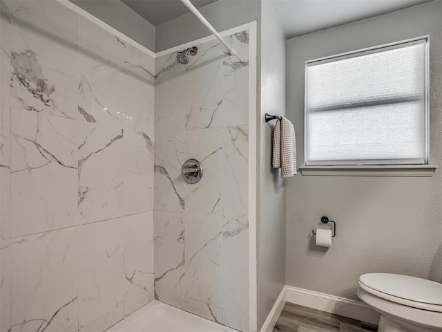 813 Branchwood Ct, Norman, OK 73072 - bathroom featuring toilet, a shower, baseboards, and wood finished floors