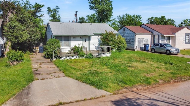 view of front of house with a front lawn