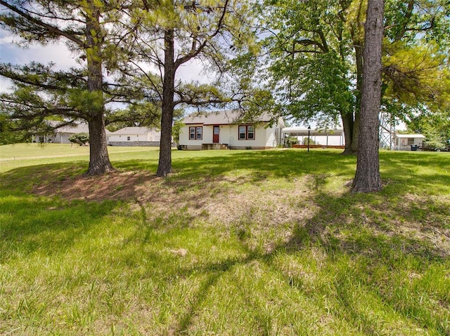 922 W 7th St, Stroud, OK 74079 - view of green lawn featuring a carport