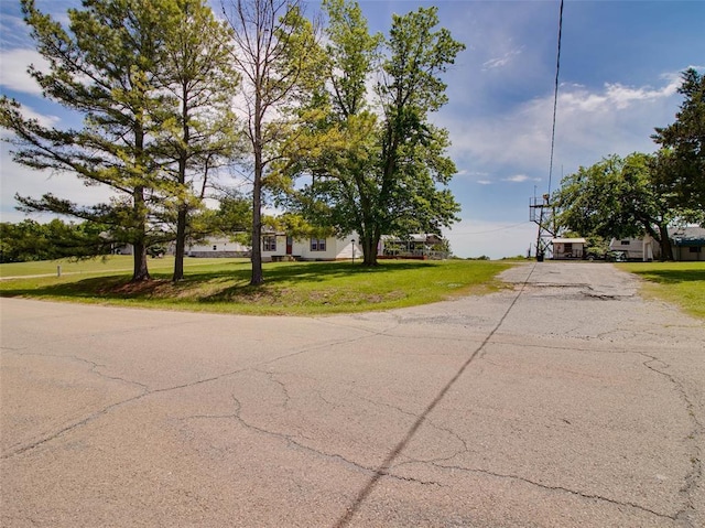 922 W 7th St, Stroud, OK 74079 - view of asphalt road