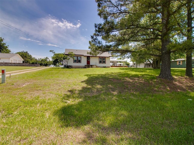 922 W 7th St, Stroud, OK 74079 - view of front of property with a front yard