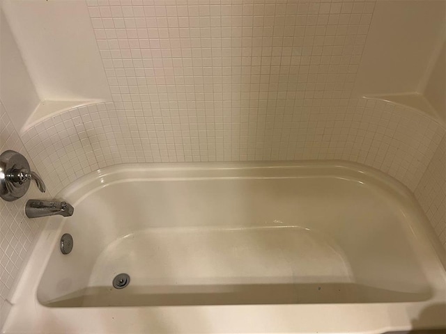 531 W Shadow Ridge Way, Mustang, OK 73064 - bathroom view of a tub to relax in