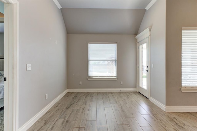 3024 Drake Crest Dr, Edmond, OK 73034 - foyer with vaulted ceiling, light wood-style flooring, and baseboards