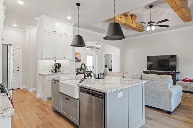 4705 Bermuda Dr, Mustang, OK 73064 - kitchen with stainless steel dishwasher, open floor plan, a sink, recessed lighting, and light wood-style floors