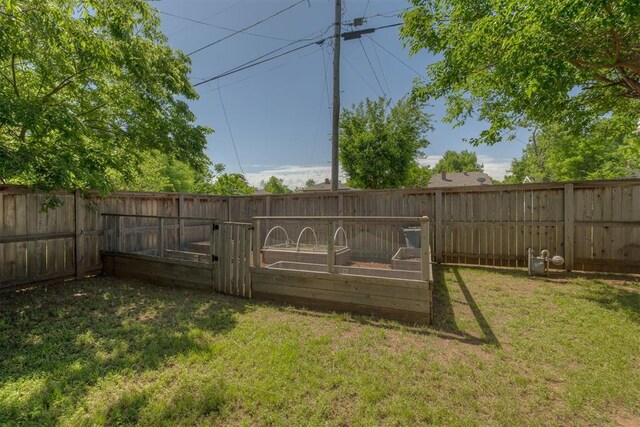2534 NW 19th St, Oklahoma City, OK 73107 - view of yard featuring a vegetable garden