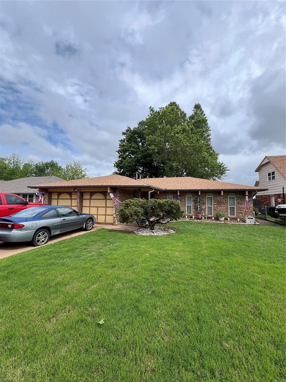 4125 Overland Dr, Del City, OK 73115 - ranch-style home featuring an attached garage and a front lawn