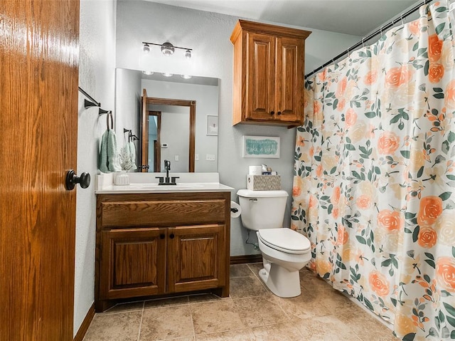 1015 N 3rd Ave, Stroud, OK 74079 - full bath with toilet, baseboards, vanity, and a shower with shower curtain