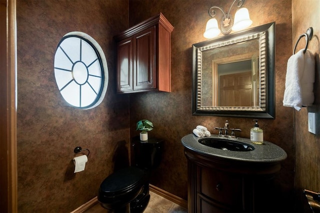 10681 NW 107th St, Yukon, OK 73099 - half bathroom with toilet, a chandelier, vanity, and baseboards