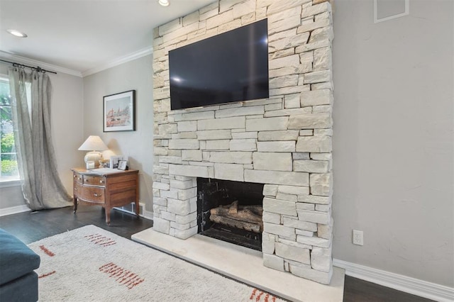 1109 Tedford Way, Nichols Hills, OK 73116 - living area with baseboards, a fireplace, ornamental molding, wood finished floors, and recessed lighting