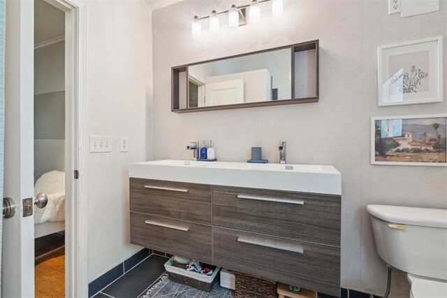 1109 Tedford Way, Nichols Hills, OK 73116 - bathroom featuring toilet, double vanity, and baseboards