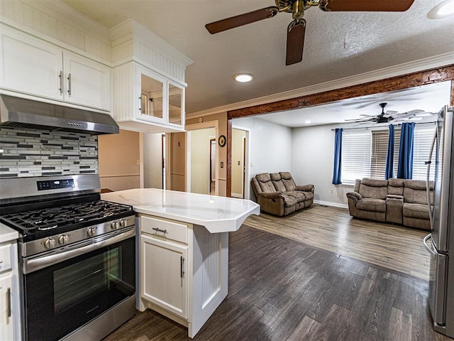 1515 S Reno Ave, El Reno, OK 73036 - kitchen with stainless steel appliances, under cabinet range hood, a ceiling fan, open floor plan, and white cabinetry