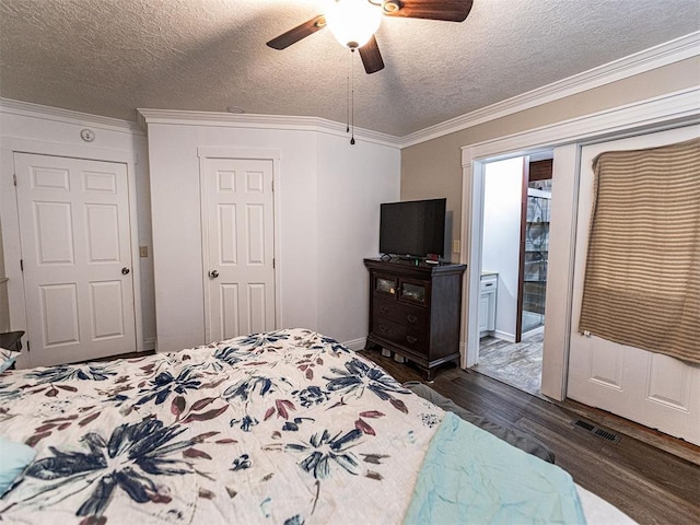 1515 S Reno Ave, El Reno, OK 73036 - bedroom with crown molding, wood finished floors, a textured ceiling, and ceiling fan