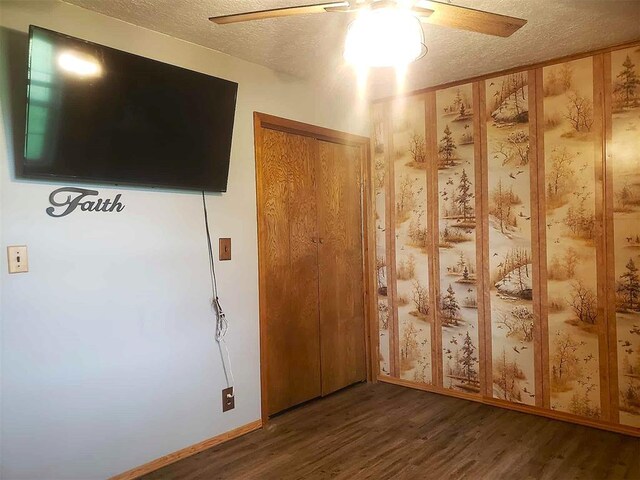 14452 Ns 3630th Rd, Sasakwa, OK 74867 - unfurnished bedroom featuring wood finished floors, a textured ceiling, a closet, and ceiling fan