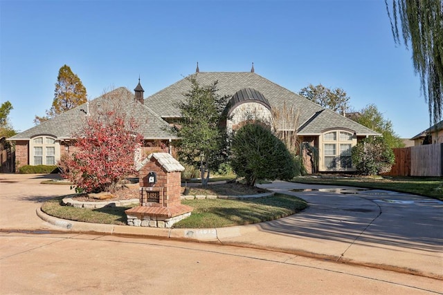 14812 Maplelake Dr, Edmond, OK 73013 - french provincial home featuring fence and stone siding