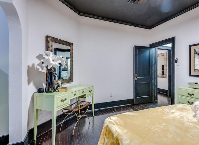 1217 NW 44th St, Oklahoma City, OK 73118 - bedroom with arched walkways, ornamental molding, wood finished floors, and baseboards