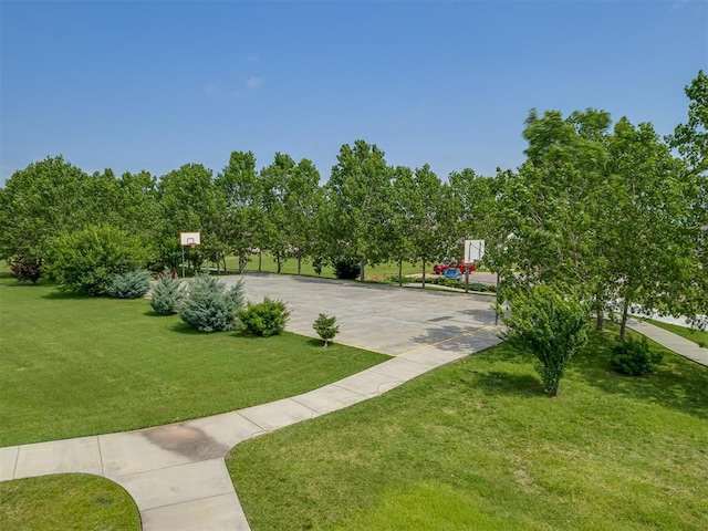 4401 Cannon Dr, Norman, OK 73072 - view of property's community with a lawn