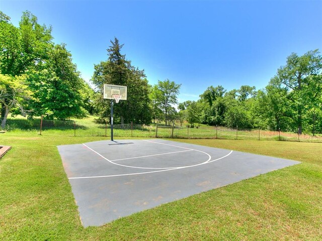 4133 Carmina Dr, Edmond, OK 73034 - view of sport court featuring community basketball court