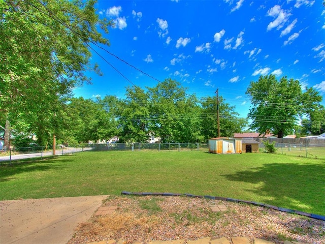 view of yard with an outbuilding and a storage unit