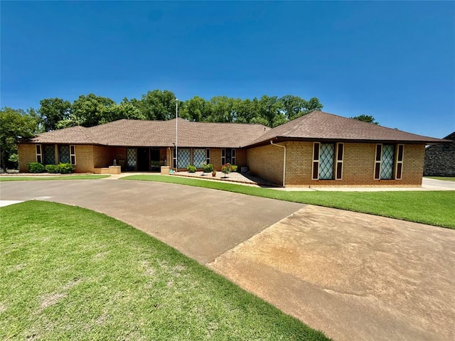 2400 Sunset Dr, Clinton, OK 73601 - photo 1