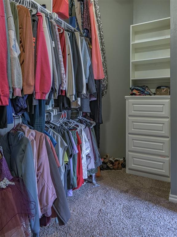 2145 Sycamore Creek Ave, Yukon, OK 73099 - walk in closet featuring carpet floors