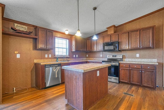 20930 E 1060th Rd, Canute, OK 73626 - kitchen featuring stainless steel appliances, a textured ceiling, dark wood-style floors, light countertops, and crown molding